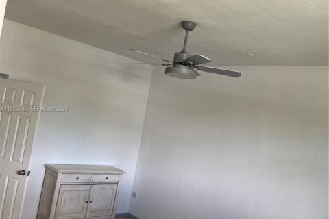 Снять в аренду квартиру в Саутвест-Ранчес, Флорида 1 спальня, 253.72м2, № 1991794 - фото 7