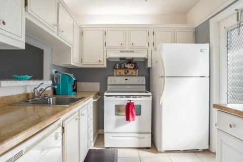 Купить кондоминиум в Лодердейл-Лейкс, Флорида 2 спальни, 87.7м2, № 2018214 - фото 16