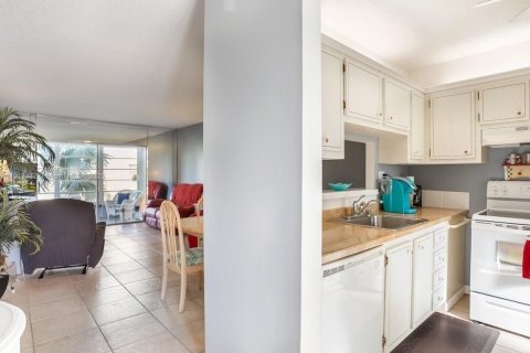 Купить кондоминиум в Лодердейл-Лейкс, Флорида 2 спальни, 87.7м2, № 2018214 - фото 14