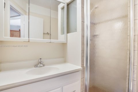 Купить кондоминиум в Лодердейл-Лейкс, Флорида 2 спальни, 87.7м2, № 2018214 - фото 9