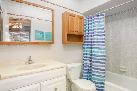 Купить кондоминиум в Лодердейл-Лейкс, Флорида 2 спальни, 87.7м2, № 2018214 - фото 6