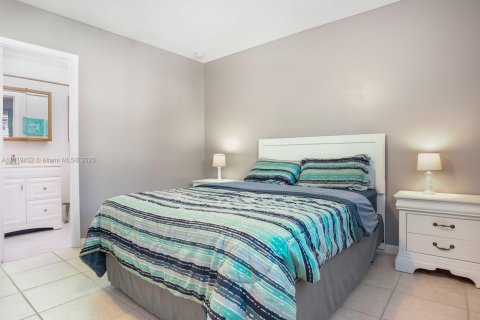 Купить кондоминиум в Лодердейл-Лейкс, Флорида 2 спальни, 87.7м2, № 2018214 - фото 3