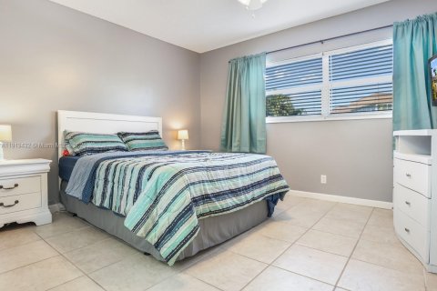 Купить кондоминиум в Лодердейл-Лейкс, Флорида 2 спальни, 87.7м2, № 2018214 - фото 2