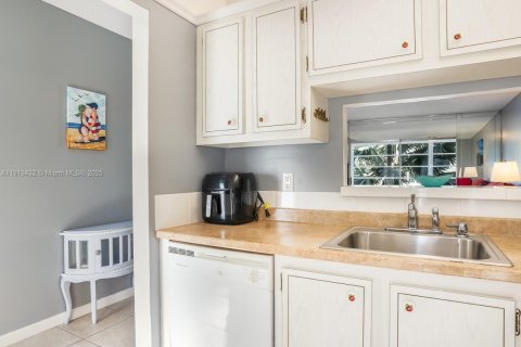 Купить кондоминиум в Лодердейл-Лейкс, Флорида 2 спальни, 87.7м2, № 2018214 - фото 17