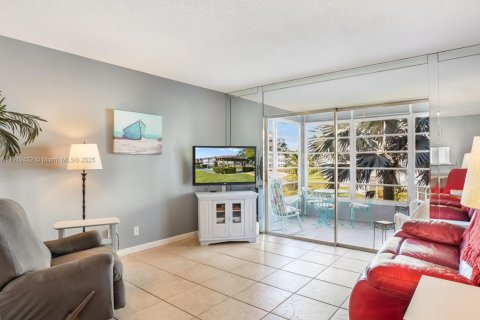 Купить кондоминиум в Лодердейл-Лейкс, Флорида 2 спальни, 87.7м2, № 2018214 - фото 10