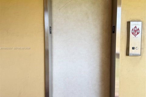 Снять в аренду кондоминиум в Тамарак, Флорида 1 спальня, 61.32м2, № 2080388 - фото 16