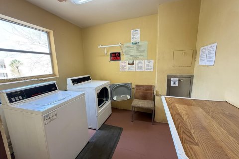 Снять в аренду кондоминиум в Тамарак, Флорида 1 спальня, 61.32м2, № 2080388 - фото 17