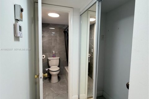Снять в аренду кондоминиум в Тамарак, Флорида 1 спальня, 61.32м2, № 2080388 - фото 4