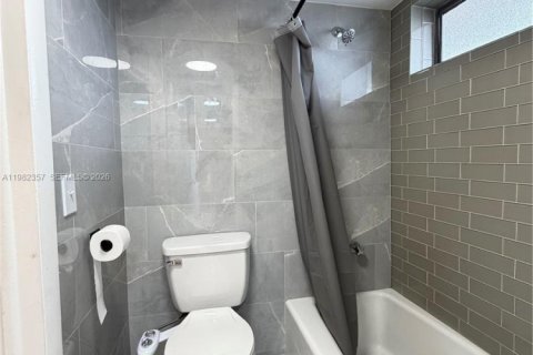 Снять в аренду кондоминиум в Тамарак, Флорида 1 спальня, 61.32м2, № 2080388 - фото 8