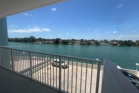 Copropriété à louer à Miami Beach, Floride: 2 chambres, 112.23 m2 № 1977548 - photo 14