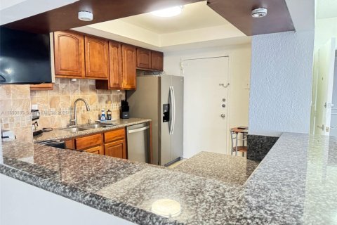 Copropriété à louer à Miami Beach, Floride: 2 chambres, 112.23 m2 № 1977548 - photo 2