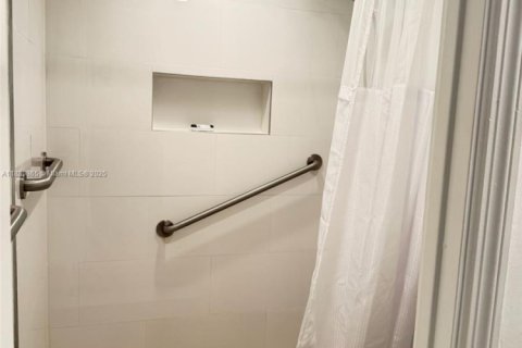 Copropriété à louer à Miami Beach, Floride: 2 chambres, 112.23 m2 № 1977548 - photo 10