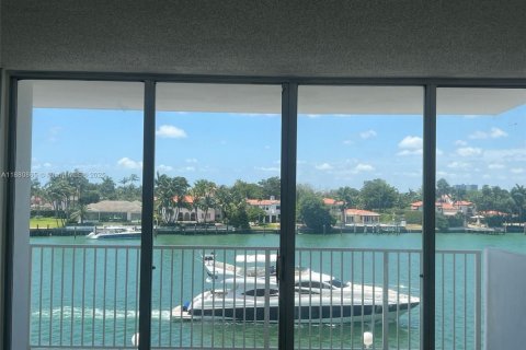 Copropriété à louer à Miami Beach, Floride: 2 chambres, 112.23 m2 № 1977548 - photo 1