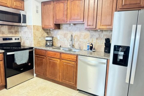 Copropriété à louer à Miami Beach, Floride: 2 chambres, 112.23 m2 № 1977548 - photo 3