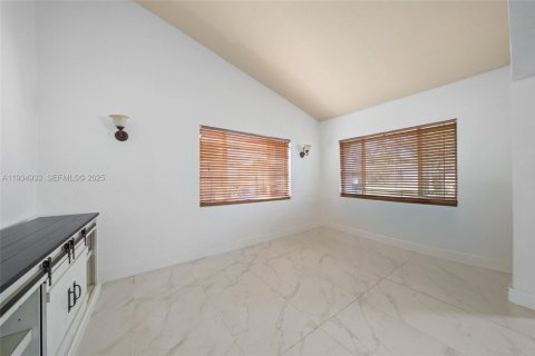 Villa ou maison à vendre à Hollywood, Floride: 3 chambres, 118.45 m2 № 1993523 - photo 3