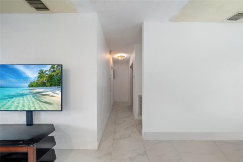 Villa ou maison à vendre à Hollywood, Floride: 3 chambres, 118.45 m2 № 1993523 - photo 11