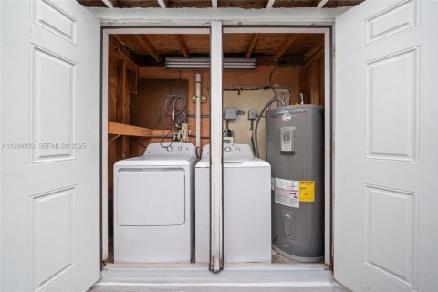 Villa ou maison à vendre à Hollywood, Floride: 3 chambres, 118.45 m2 № 1993523 - photo 24