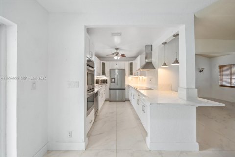 Villa ou maison à vendre à Hollywood, Floride: 3 chambres, 118.45 m2 № 1993523 - photo 8