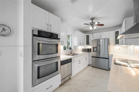 Villa ou maison à vendre à Hollywood, Floride: 3 chambres, 118.45 m2 № 1993523 - photo 10