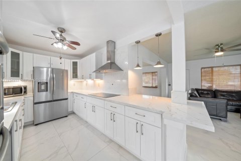 Villa ou maison à vendre à Hollywood, Floride: 3 chambres, 118.45 m2 № 1993523 - photo 9