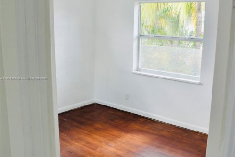 Villa ou maison à louer à Fort Lauderdale, Floride: 4 chambres, 195.56 m2 № 2037852 - photo 16