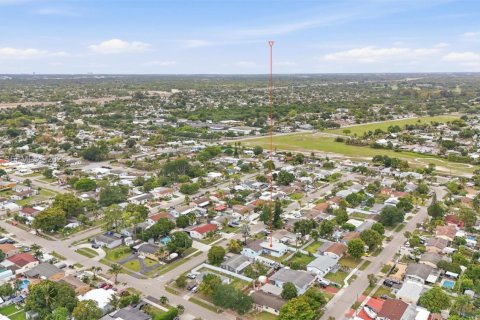 Casa en alquiler en Fort Lauderdale, Florida, 4 dormitorios, 195.56 m2 № 2037852 - foto 30