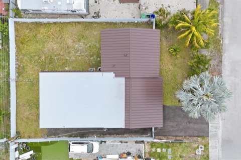 Casa en alquiler en Fort Lauderdale, Florida, 4 dormitorios, 195.56 m2 № 2037852 - foto 25