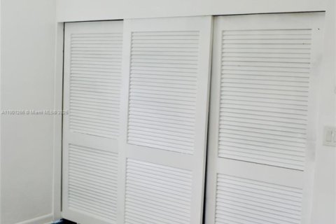 Villa ou maison à louer à Fort Lauderdale, Floride: 4 chambres, 195.56 m2 № 2037852 - photo 8