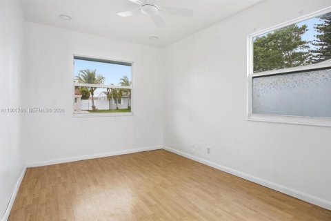 Casa en alquiler en Fort Lauderdale, Florida, 4 dormitorios, 195.56 m2 № 2037852 - foto 24