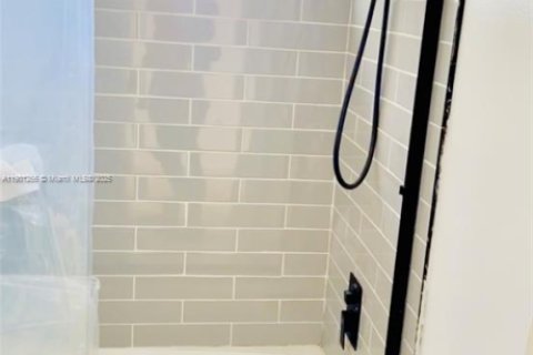 Villa ou maison à louer à Fort Lauderdale, Floride: 4 chambres, 195.56 m2 № 2037852 - photo 23