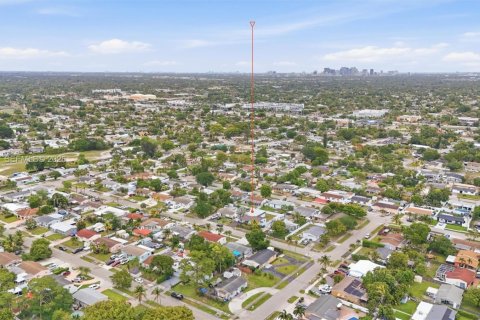 Casa en alquiler en Fort Lauderdale, Florida, 4 dormitorios, 195.56 m2 № 2037852 - foto 29
