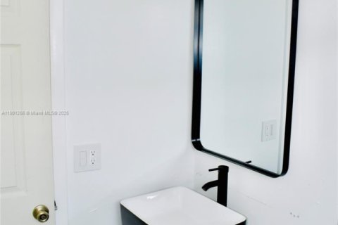 Villa ou maison à louer à Fort Lauderdale, Floride: 4 chambres, 195.56 m2 № 2037852 - photo 21