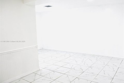 Villa ou maison à louer à Fort Lauderdale, Floride: 4 chambres, 195.56 m2 № 2037852 - photo 5