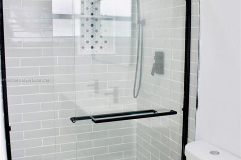 Villa ou maison à louer à Fort Lauderdale, Floride: 4 chambres, 195.56 m2 № 2037852 - photo 11