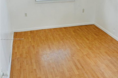 Villa ou maison à louer à Fort Lauderdale, Floride: 4 chambres, 195.56 m2 № 2037852 - photo 13