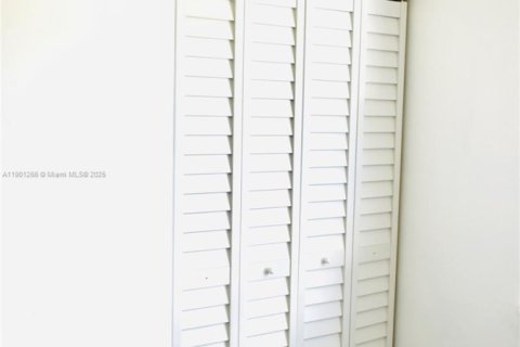 Villa ou maison à louer à Fort Lauderdale, Floride: 4 chambres, 195.56 m2 № 2037852 - photo 19