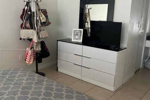 Copropriété à louer à Hialeah, Floride: 1 chambre, 91.23 m2 № 1892976 - photo 5