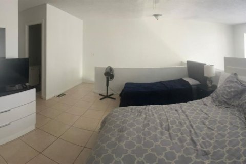 Copropriété à louer à Hialeah, Floride: 1 chambre, 91.23 m2 № 1892976 - photo 2