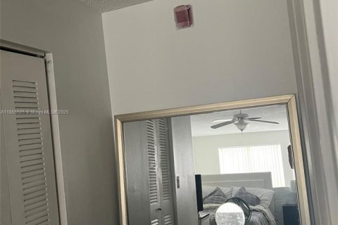Copropriété à louer à Hialeah, Floride: 1 chambre, 91.23 m2 № 1892976 - photo 4