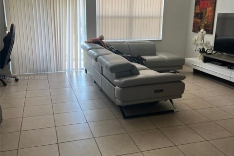 Copropriété à louer à Hialeah, Floride: 1 chambre, 91.23 m2 № 1892976 - photo 6
