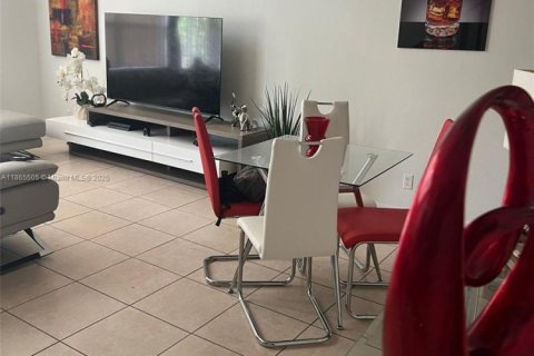 Copropriété à louer à Hialeah, Floride: 1 chambre, 91.23 m2 № 1892976 - photo 8
