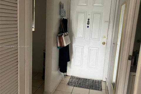 Copropriété à louer à Hialeah, Floride: 1 chambre, 91.23 m2 № 1892976 - photo 10