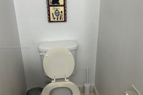 Copropriété à louer à Hialeah, Floride: 1 chambre, 91.23 m2 № 1892976 - photo 11