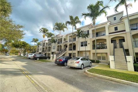 Condo in Coral Springs, Florida, 3 bedrooms № 2342913