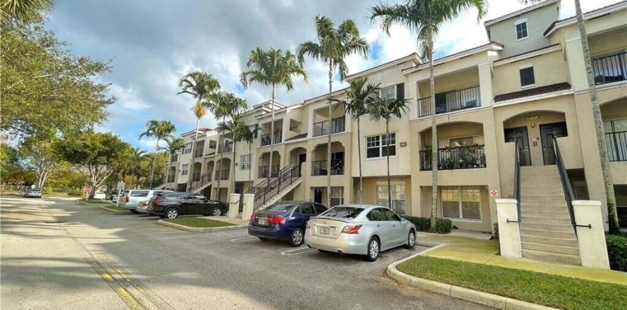 Condo in Coral Springs, Florida, 3 bedrooms  № 2342913