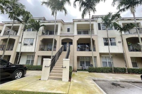 Condo in Coral Springs, Florida, 3 bedrooms  № 2342913 - photo 2