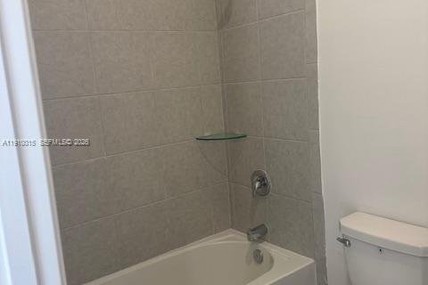 Adosado en alquiler en Homestead, Florida, 3 dormitorios, 137.77 m2 № 2054992 - foto 3