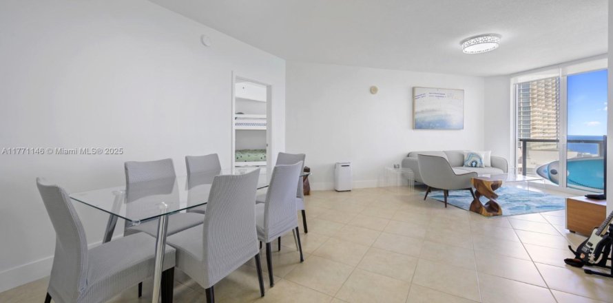 Condo à Sunny Isles Beach, Floride, 2 chambres № 1867853