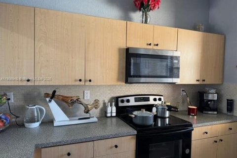 Снять в аренду таунхаус в Хомстед, Флорида 2 спальни, 104.98м2, № 1963596 - фото 18