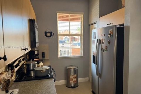 Снять в аренду таунхаус в Хомстед, Флорида 2 спальни, 104.98м2, № 1963596 - фото 15